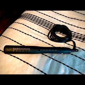 Kardashian Beauty Flat Iron